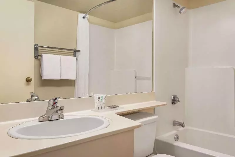 キングサイズベッドのスイートルーム, Country Inn & Suites By Radisson, Saskatoon, Sk