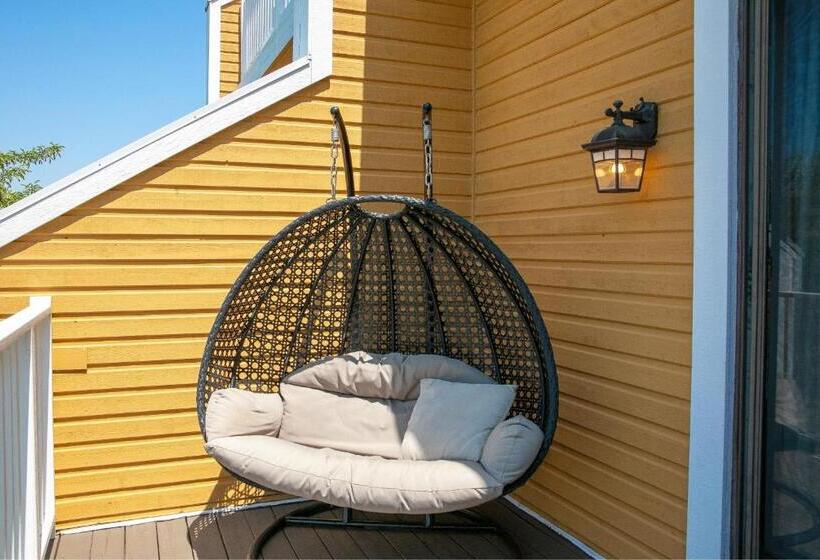 발코니가 있는 스위트, Estrimont