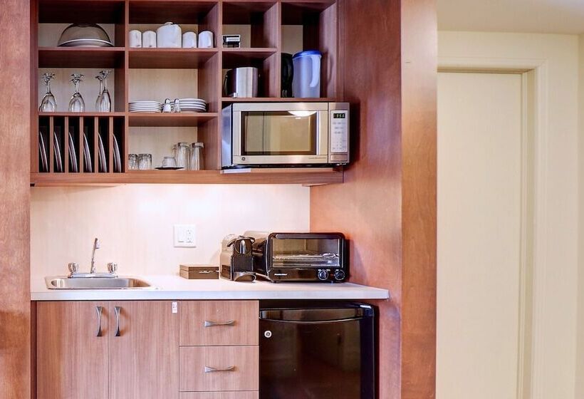 주니어 스위트, Estrimont