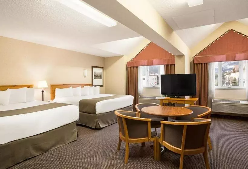 سوییت خانوادگی, Canmore Inn & Suites