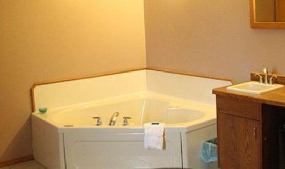 غرفة قياسية مزوَّدة بجاكوزي, Canway Inn & Suites