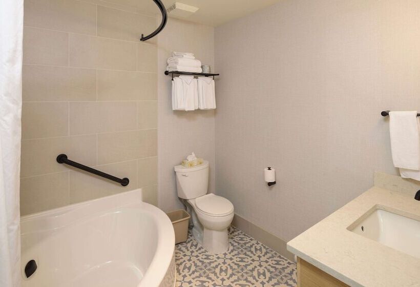 景色の見えるダブルベッドスタンダードルーム, Balcomo, A Ramada By Wyndham