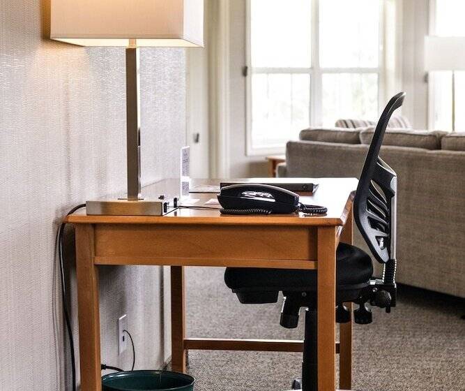 クイーンサイズベッドのスイートルーム, Balcomo, A Ramada By Wyndham