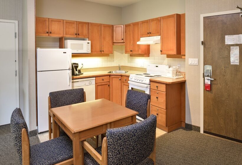 クイーンサイズベッドのスイートルーム, Balcomo, A Ramada By Wyndham