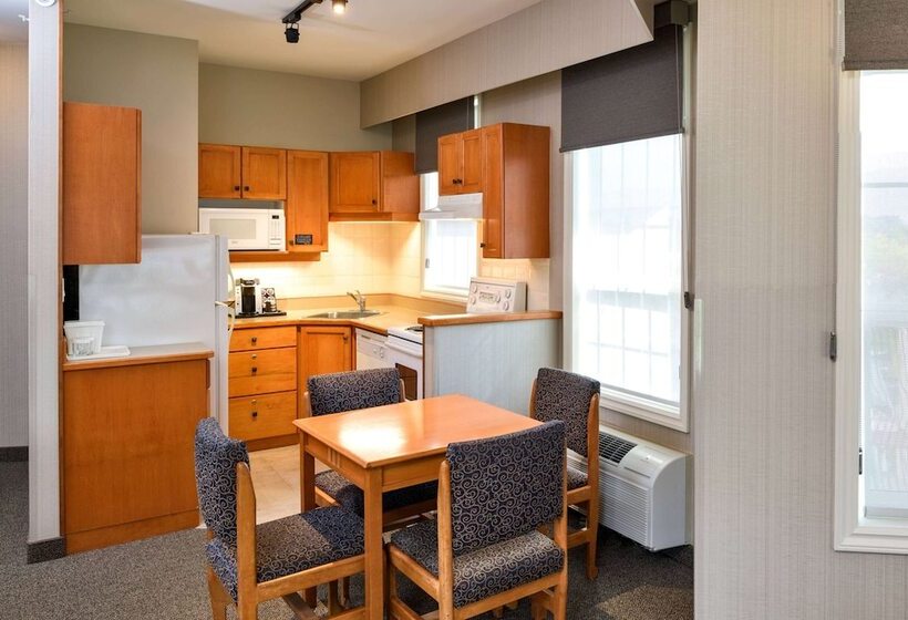 クイーンサイズベッドのスイートルーム, Balcomo, A Ramada By Wyndham