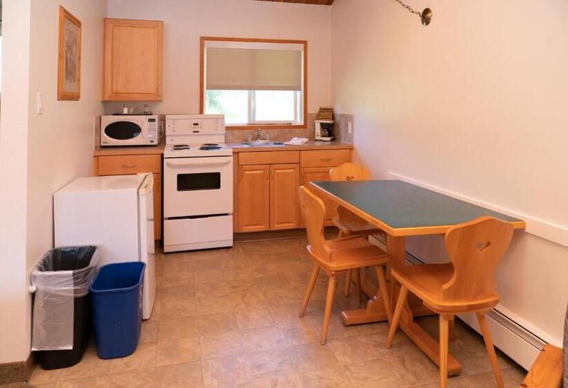 스탠다드 룸 주방구비, Rocky Mountain Ski Lodge