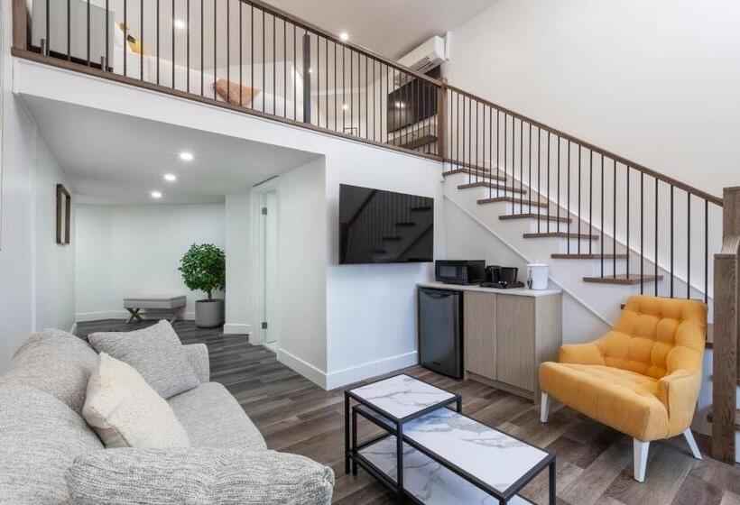 جناح سرير كينج, Strata