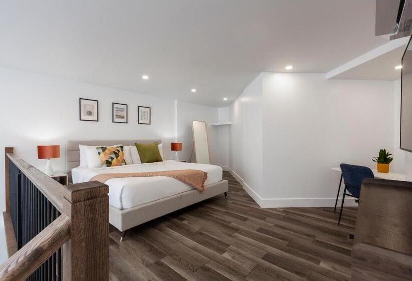 جناح سرير كينج, Strata