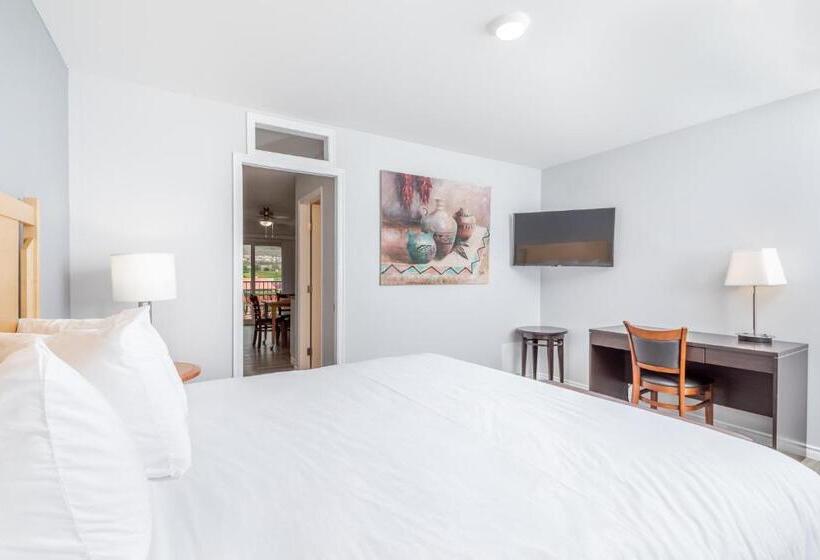 מיטת קינג בסוויטה, Westridge Motor Inn