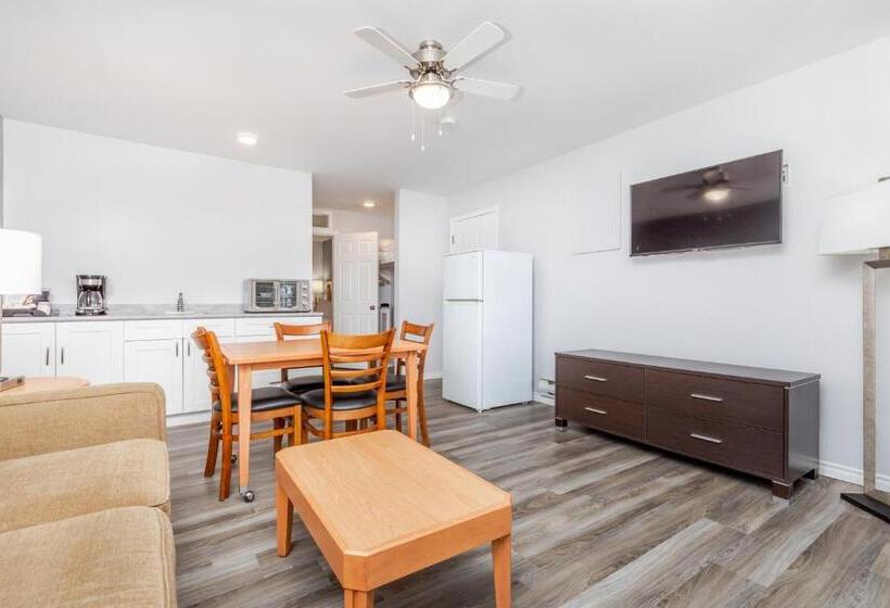 מיטת קינג בסוויטה, Westridge Motor Inn