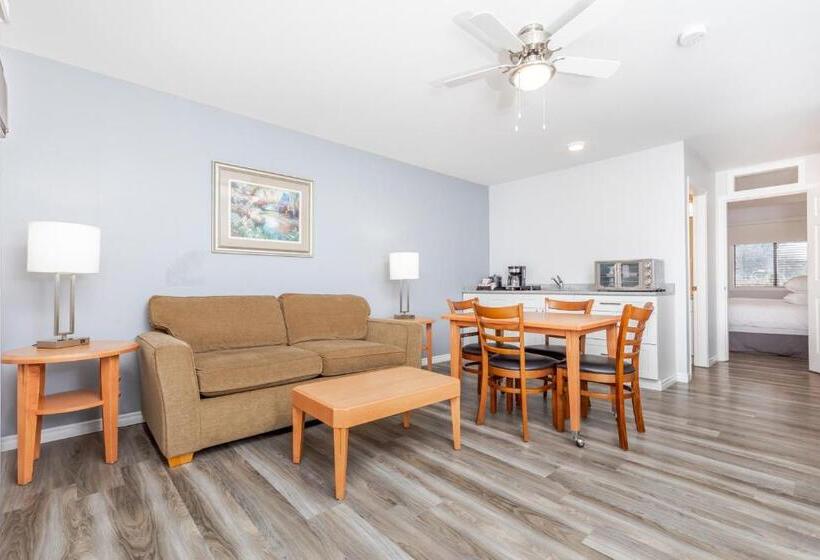 מיטת קינג בסוויטה, Westridge Motor Inn