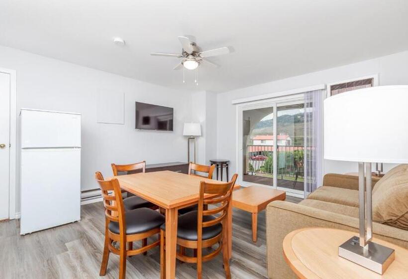 מיטת קינג בסוויטה, Westridge Motor Inn