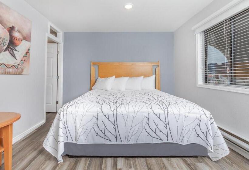 מיטת קינג בסוויטה, Westridge Motor Inn