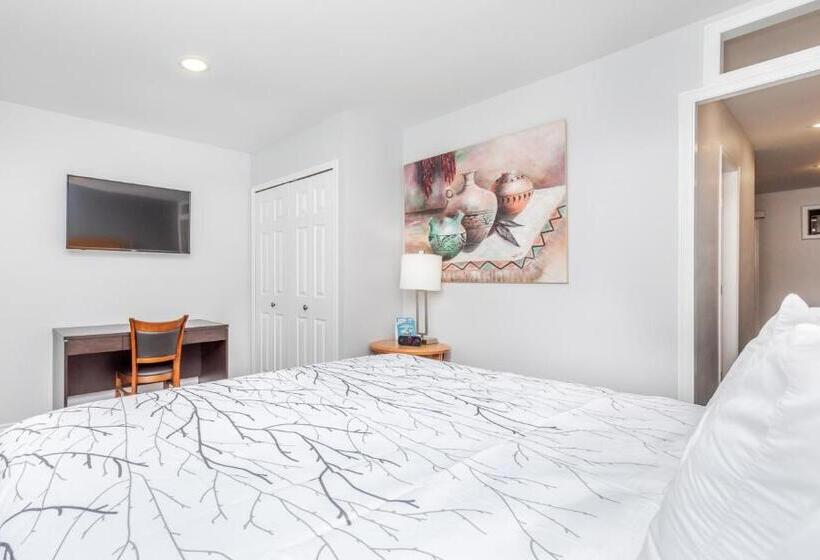 מיטת קינג בסוויטה, Westridge Motor Inn