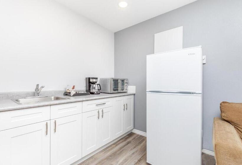 מיטת קינג בסוויטה, Westridge Motor Inn