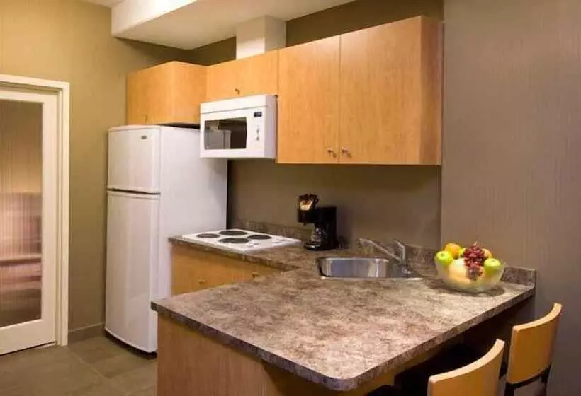 エクゼクティブスイート, Woodlands Inn & Suites