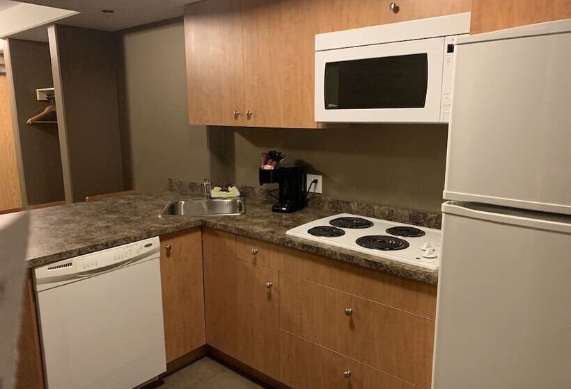 Президентский Люкс, Woodlands Inn & Suites