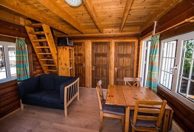 小室, Kommandørgården