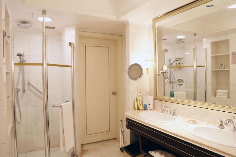 Büyük Çift Kişilik Yataklı Süit, Pudong Shangrila, Shanghai