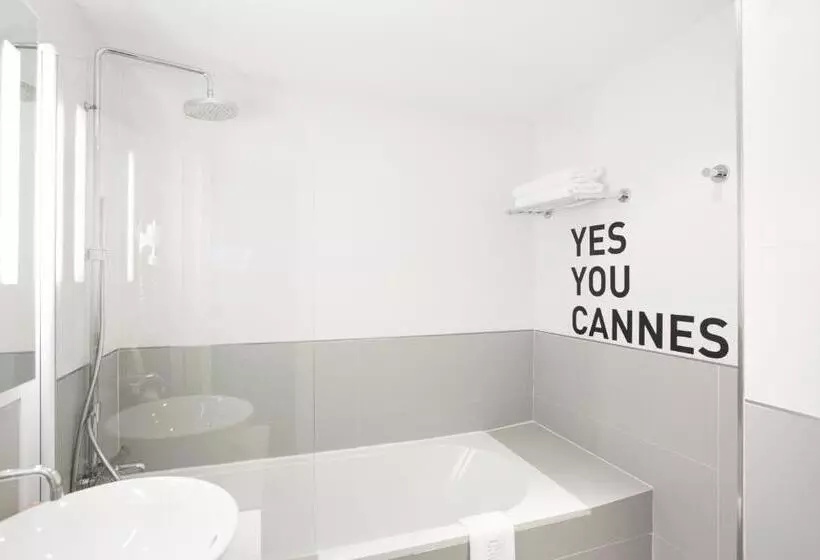 اتاق کلاسیک, Cannes Centre Univers