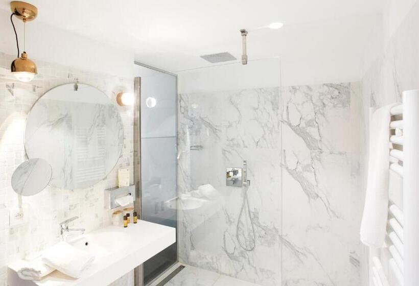 סוויטת ג'וניור, Cannes Centre Univers