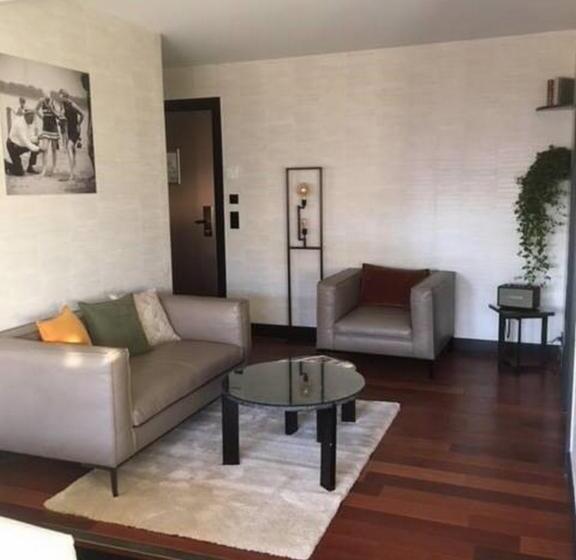 סוויטת ג'וניור, Cannes Centre Univers