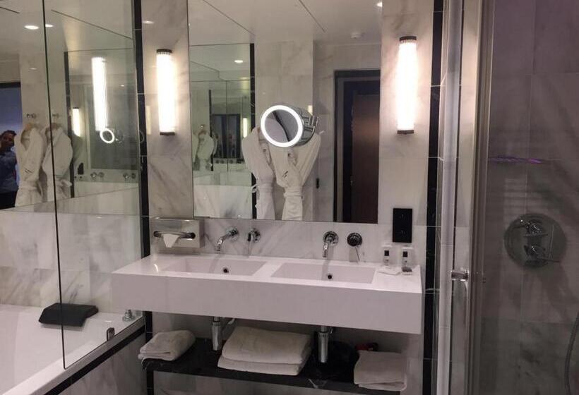 سوییت جونیور با بالکن, Cannes Centre Univers