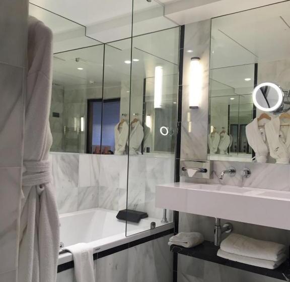 סוויטת ג'וניור עם מרפסת, Cannes Centre Univers