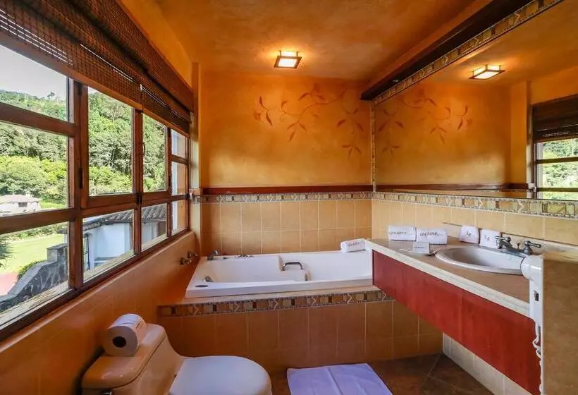 シティビュースイート, Luna Volcán, Adventure Spa   Formerly Luna Runtún