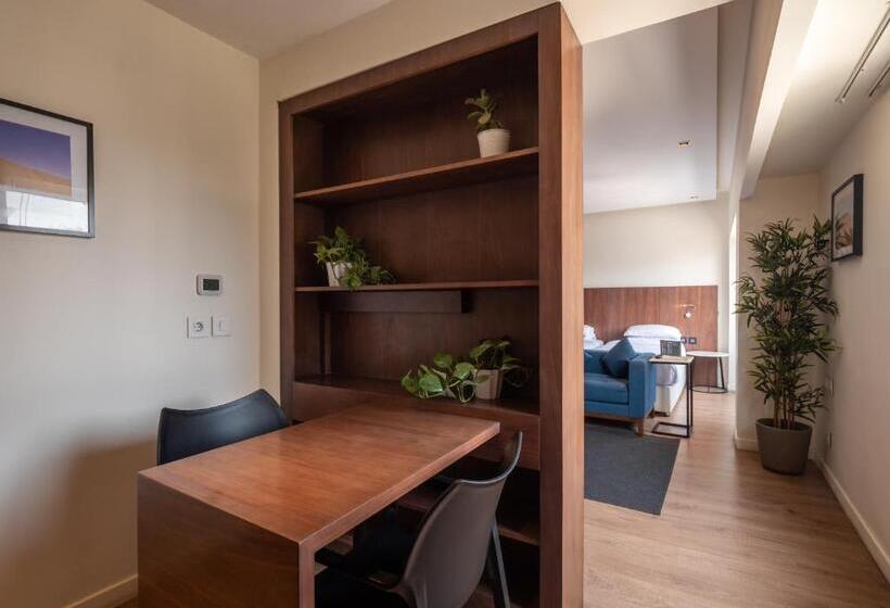 استودیوی لوکس, The President Hotel Cairo