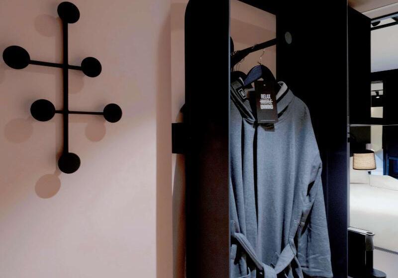 Chambre Standard Individuelle, Tribe Paris Batignolles