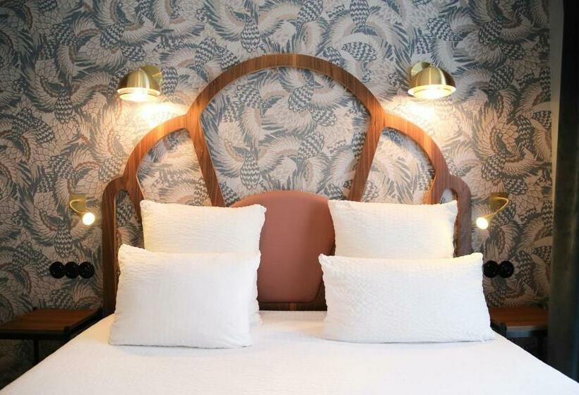 Номер Стандарт, Andre Latin