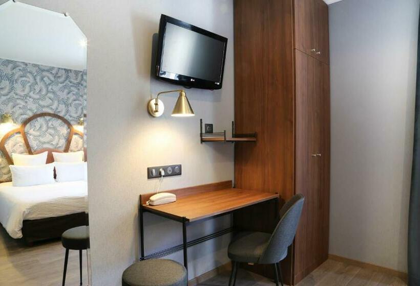 Номер Стандарт, Andre Latin