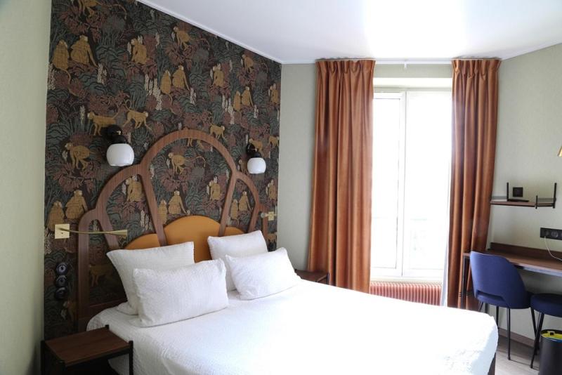 Номер Стандарт, Andre Latin