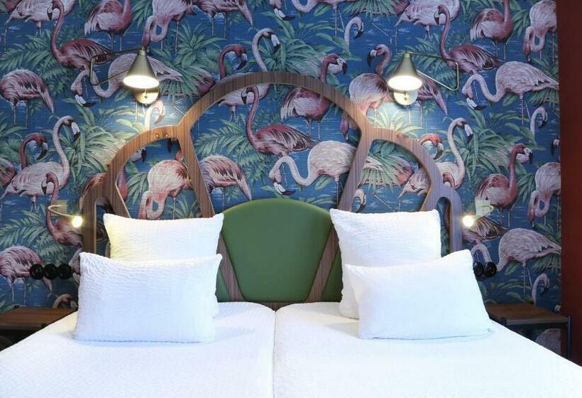 Номер Стандарт, Andre Latin