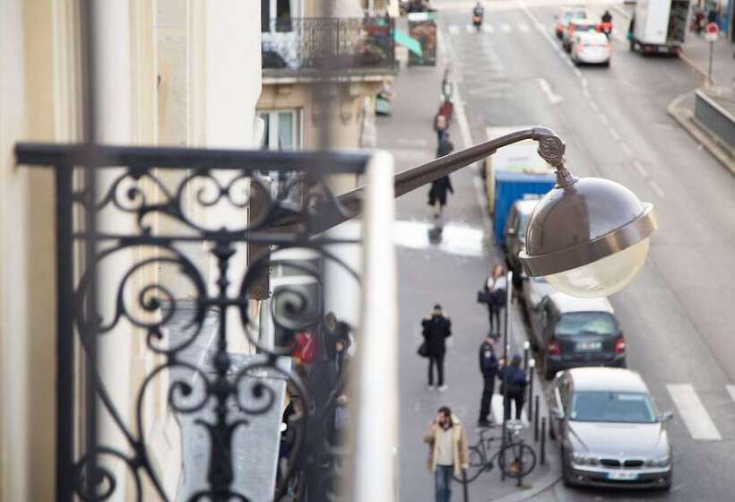 Номер Стандарт, Andre Latin