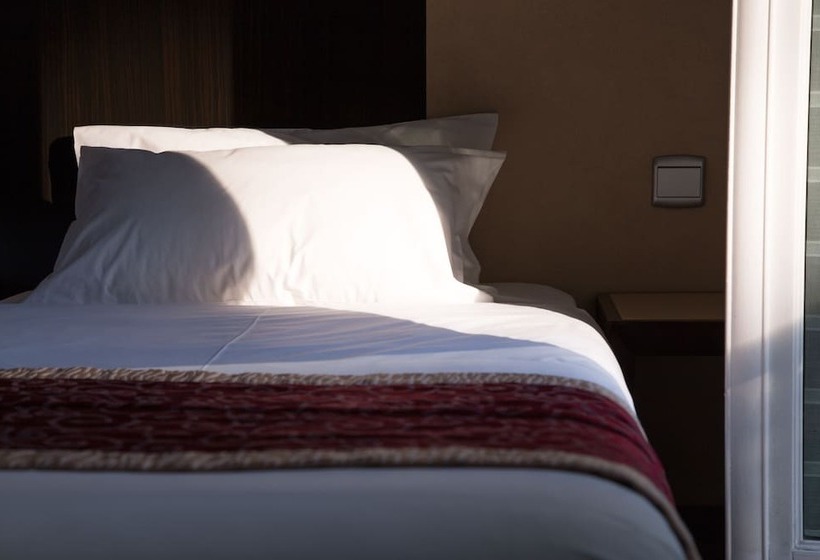 Номер Стандарт, Andre Latin