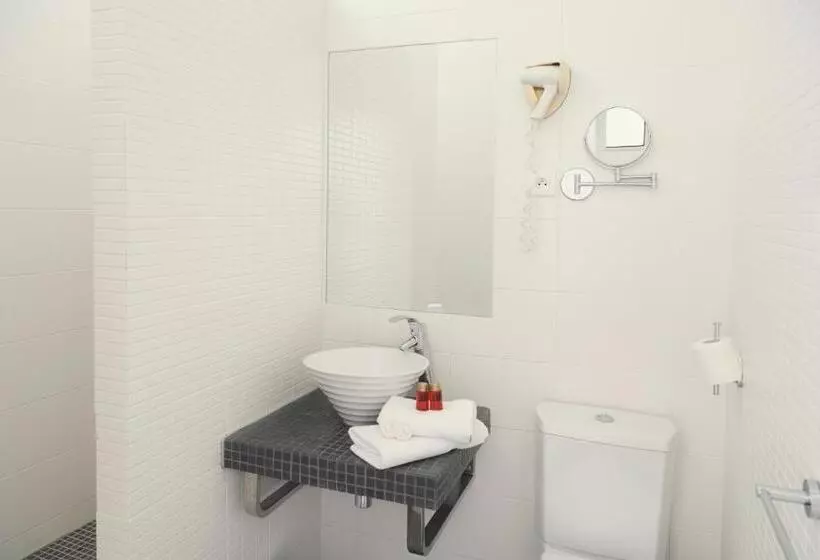 اتاق استاندارد یک نفره, Hôtel Bristol Pau