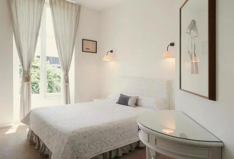 اتاق استاندارد یک نفره, Hôtel Bristol Pau