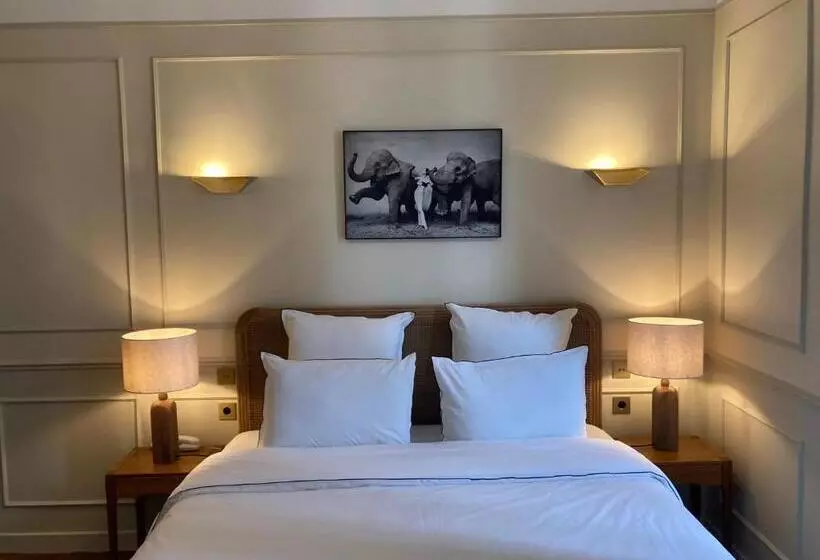 سوییت جونیور, Hôtel Bristol Pau