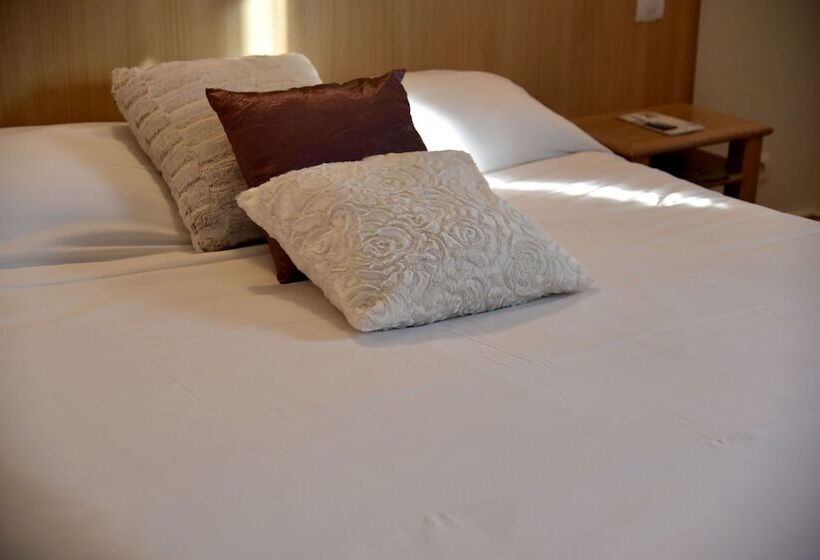 Номер Стандарт, The Originals City, Hôtel Chantecler, Le Mans