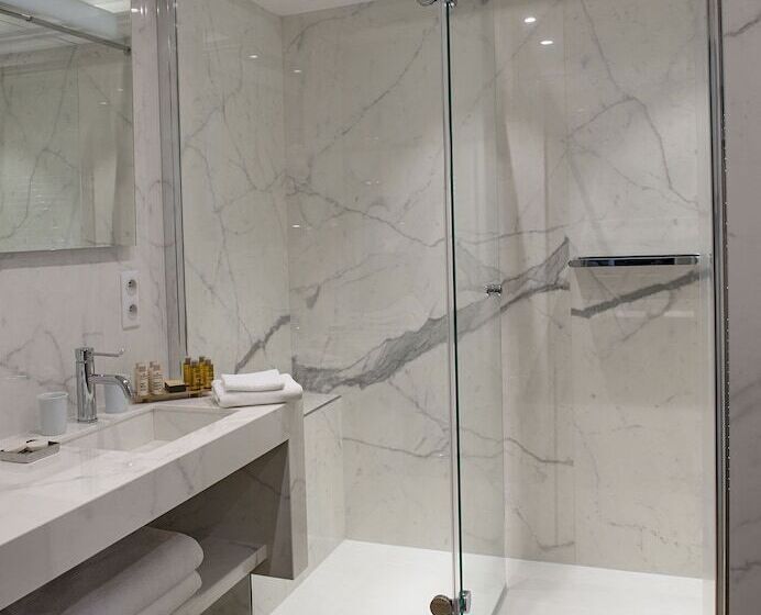 デラックスルーム, Chateau La Cheneviere