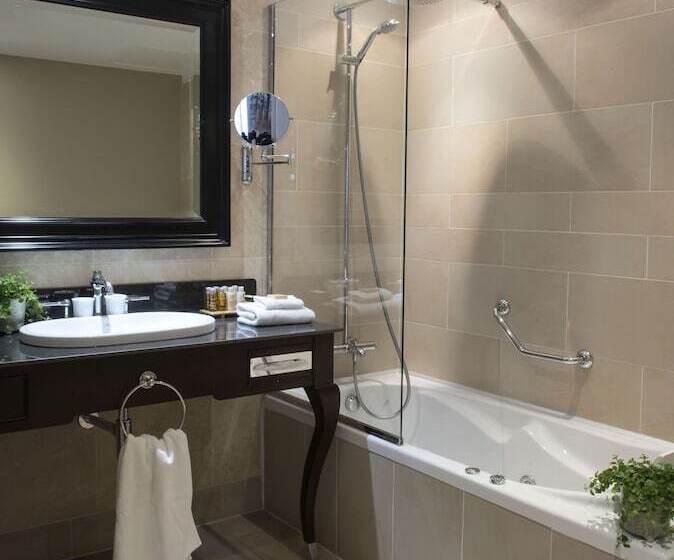 ジュニアスイート, Chateau La Cheneviere