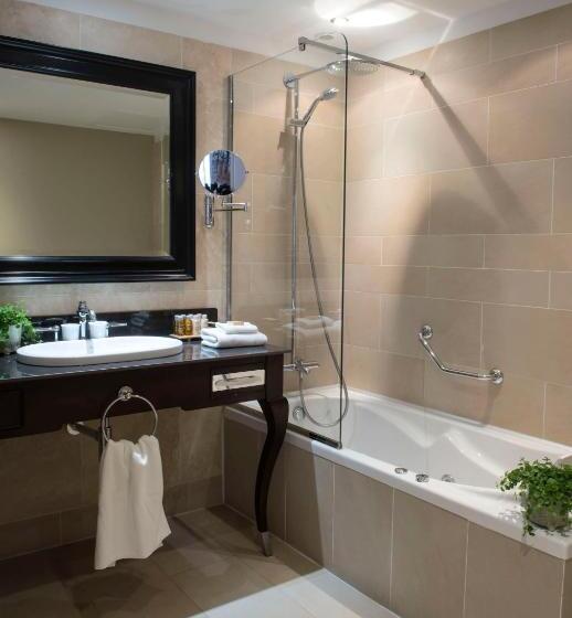 ジュニアスイート, Chateau La Cheneviere