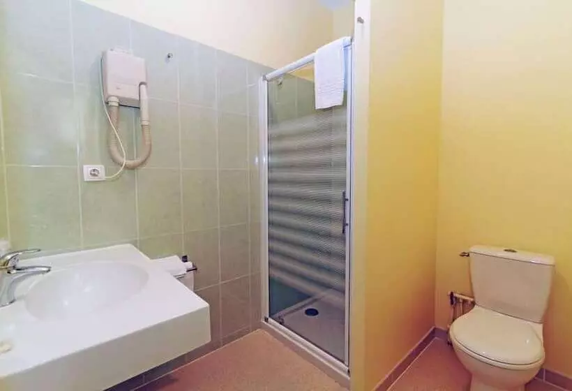 اتاق استاندارد چهار تخته, Hôtel Du Vigan