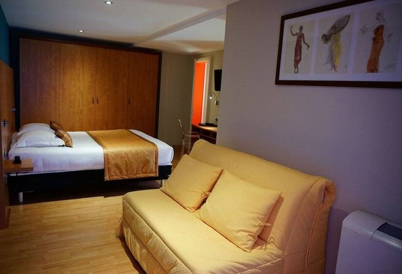 חדר משפחתי, Logis Hôtel De Bourgogne   Mâcon