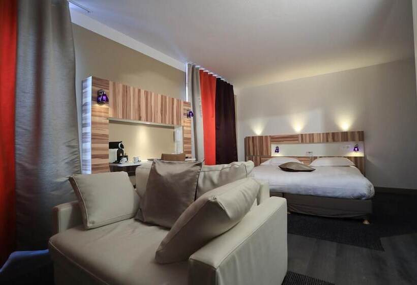 Трехместный Номер Superior, The Originals Boutique, Grand Hôtel Saintpierre, Aurillac