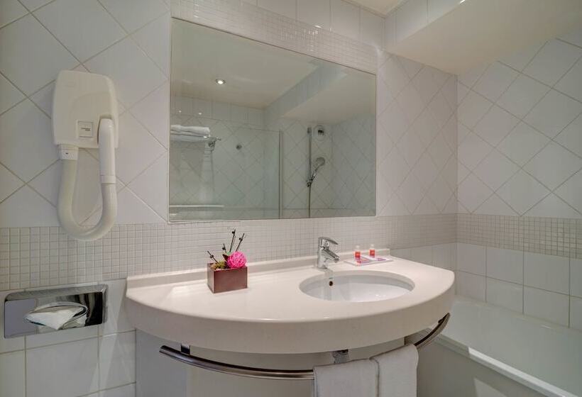 スタンダードトリプルルーム, Caumartin Opera Astotel