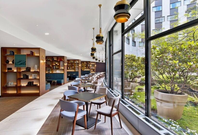 クラブルーム, Le Méridien Etoile