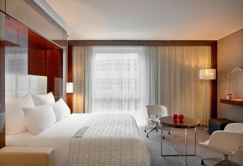 シニアスイート, Le Méridien Etoile